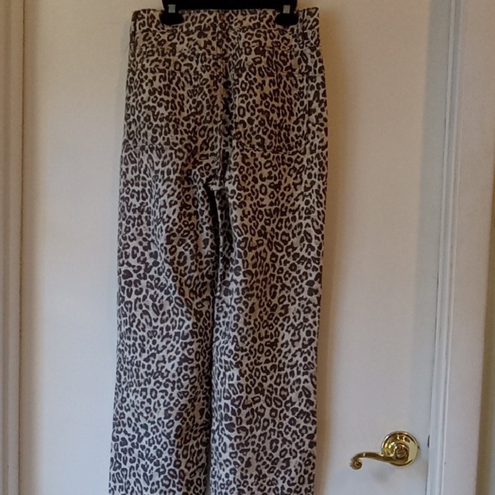 Cheetah Print Wide-Leg Jeans - Picture 3 of 6